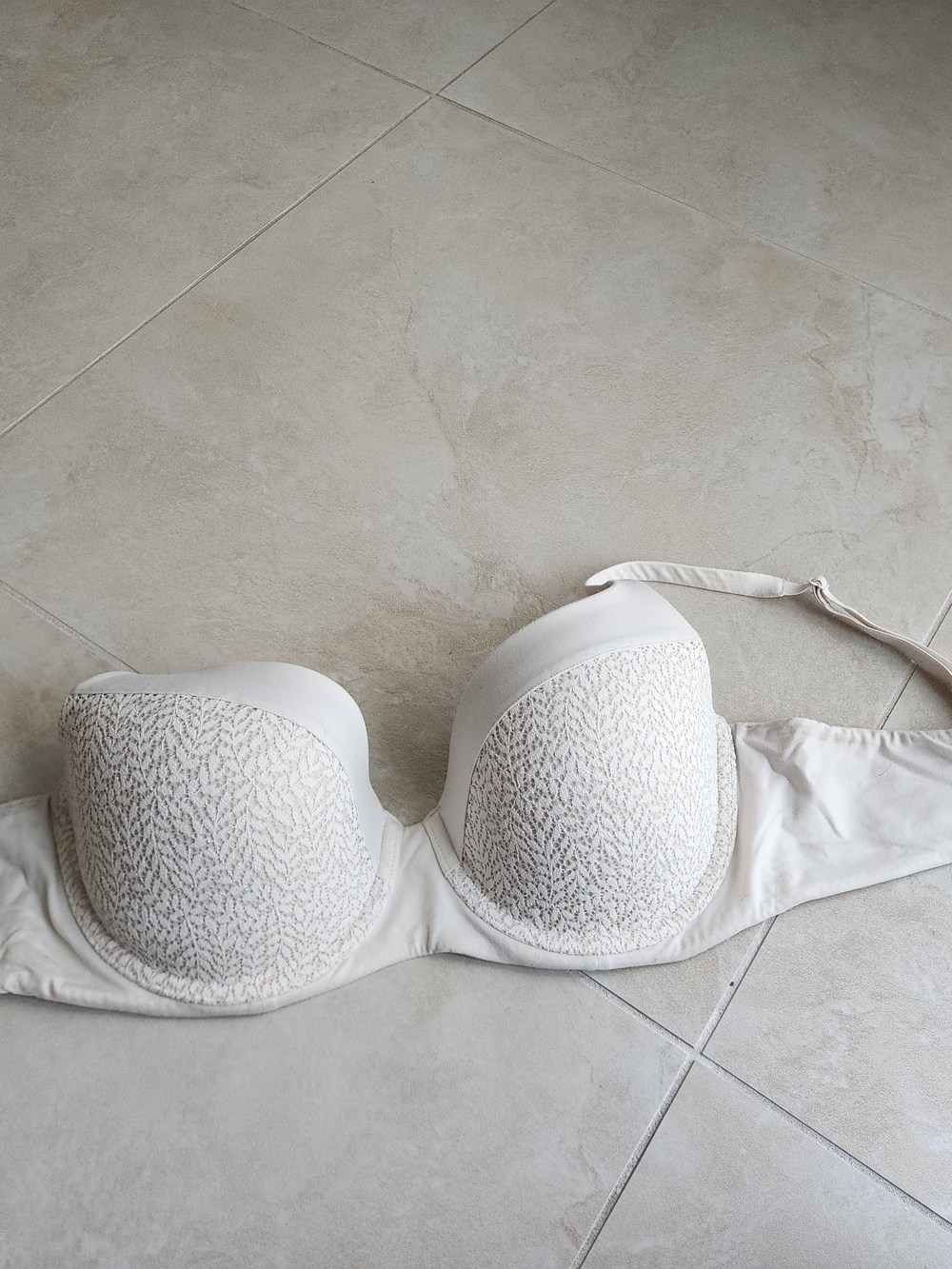 Victoria's Secret Strapless Padded Bra in Cream